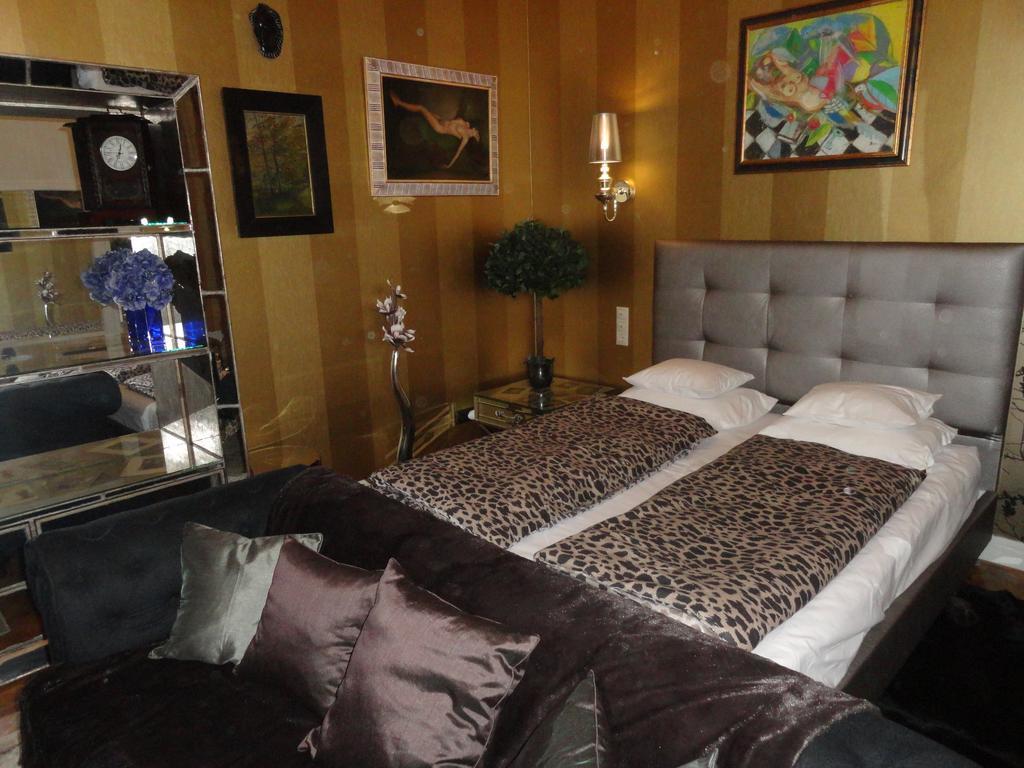Apartment Boudoir