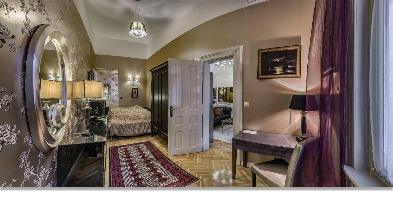 Apartment Boudoir