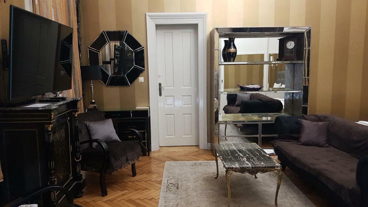 Boudoir Apartment *